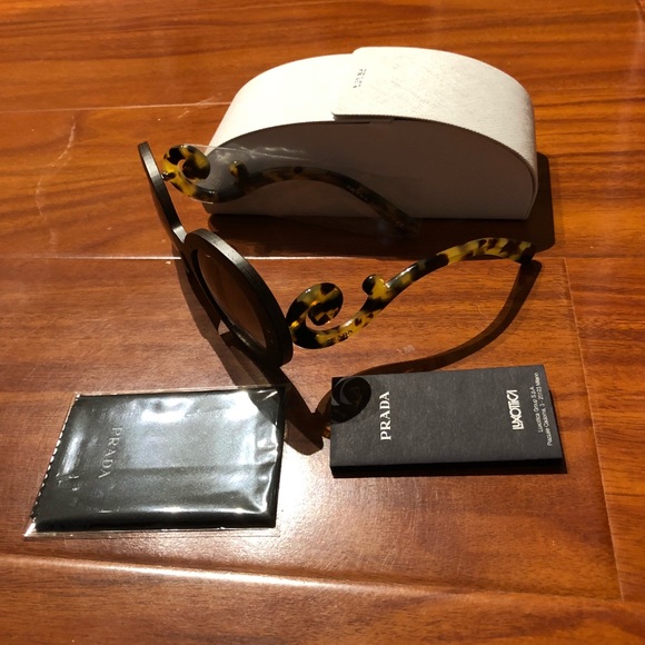 Brand new prada sunglasses. Never been used - Picture 2 of 4